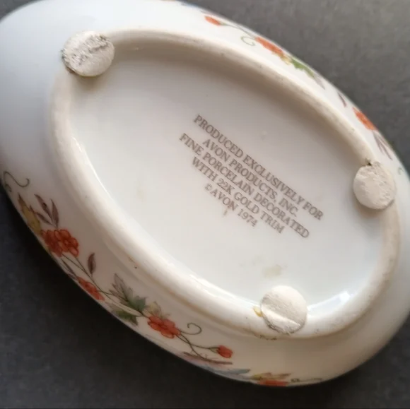Avon Vintage 1974 Porcelain Butterfly Egg Shape Trinket Dish 22K Gold Trim - Picture 5 of 7